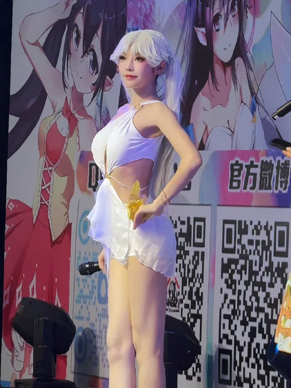 男朋友带我去车里要了我